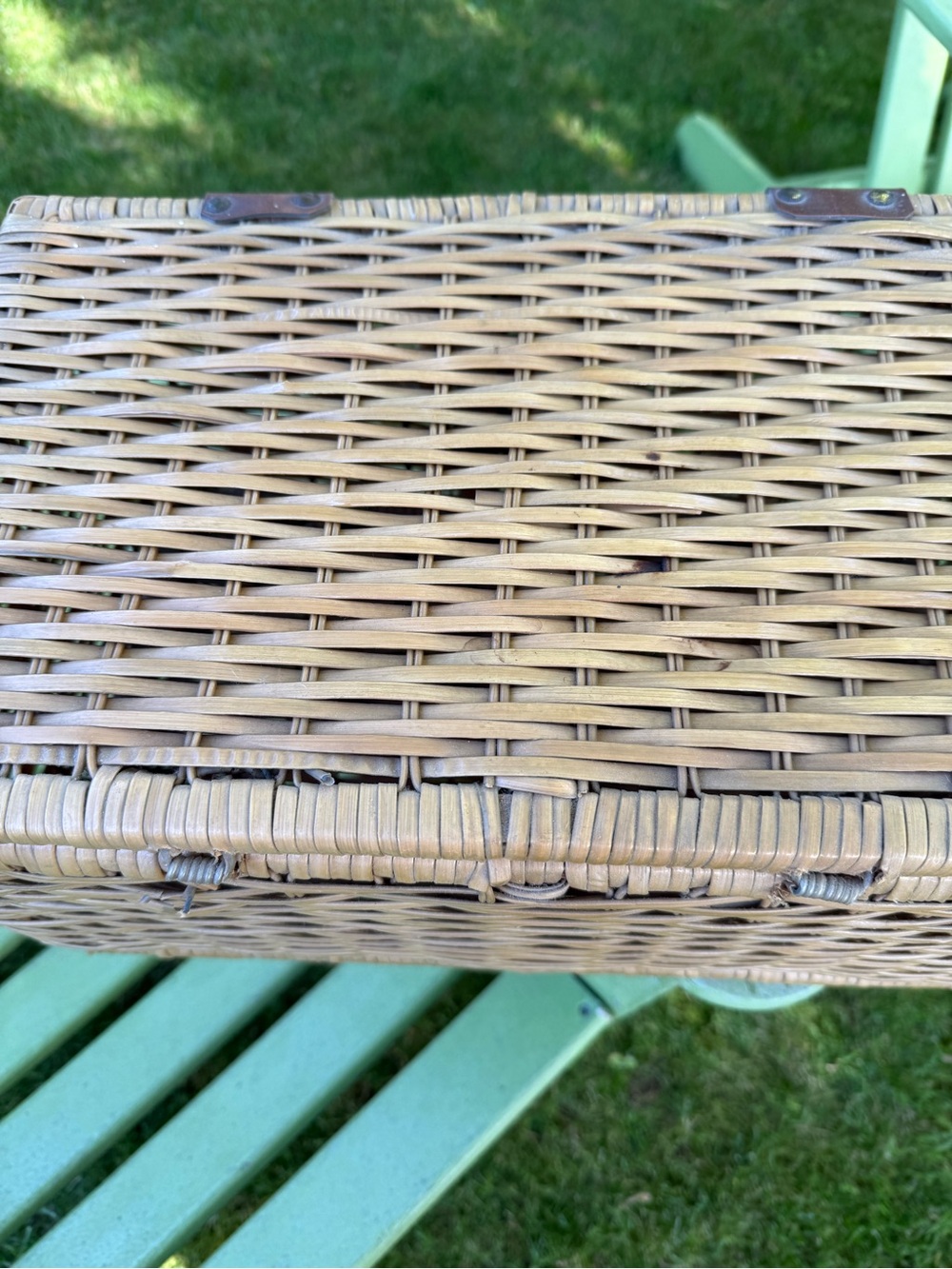 Woven Rattan Picnic Basket with Leather Straps Vintage 1970 with Red White Blue - Picture 5 of 12